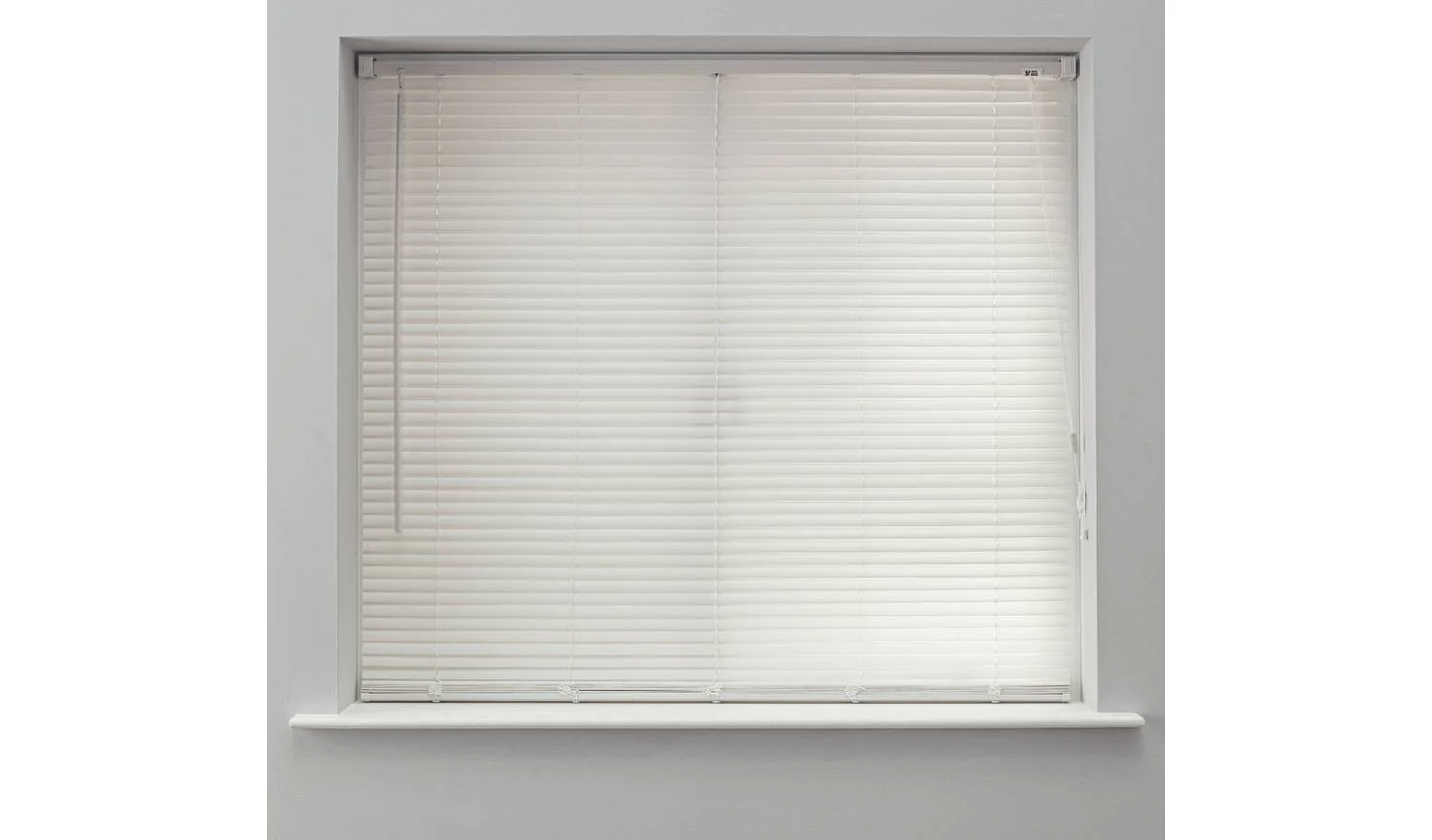 25mm PVC Venetian Blind Super White 90x160cm Light Filter Blinds - Image 4