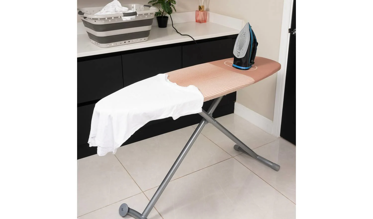Addis Deluxe Large 135x46cm Ironing Board Stripes Adjustable Height - Image 3