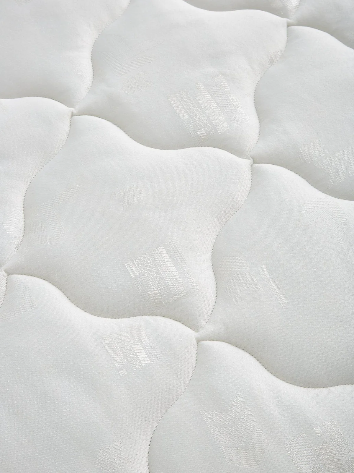 Airsprung Luxury Comfort Quilted Mattress Medium Double White 135 x 190cm 4'6ft - Image 3