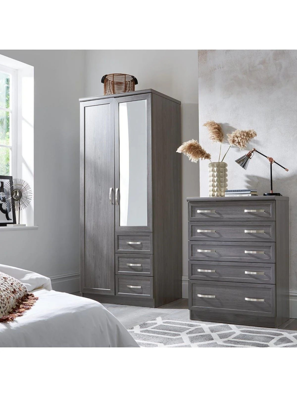 Camberley 5 Drawer Graduated Chest | Dark Oak Effect | Deep Bottom | Bedroom - Image 5
