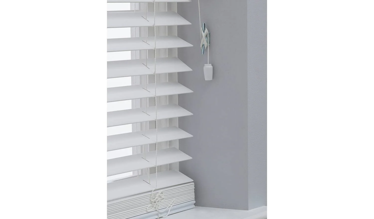 Faux Wood White 25mm Slat Venetian Blind - 120x160cm - Image 5