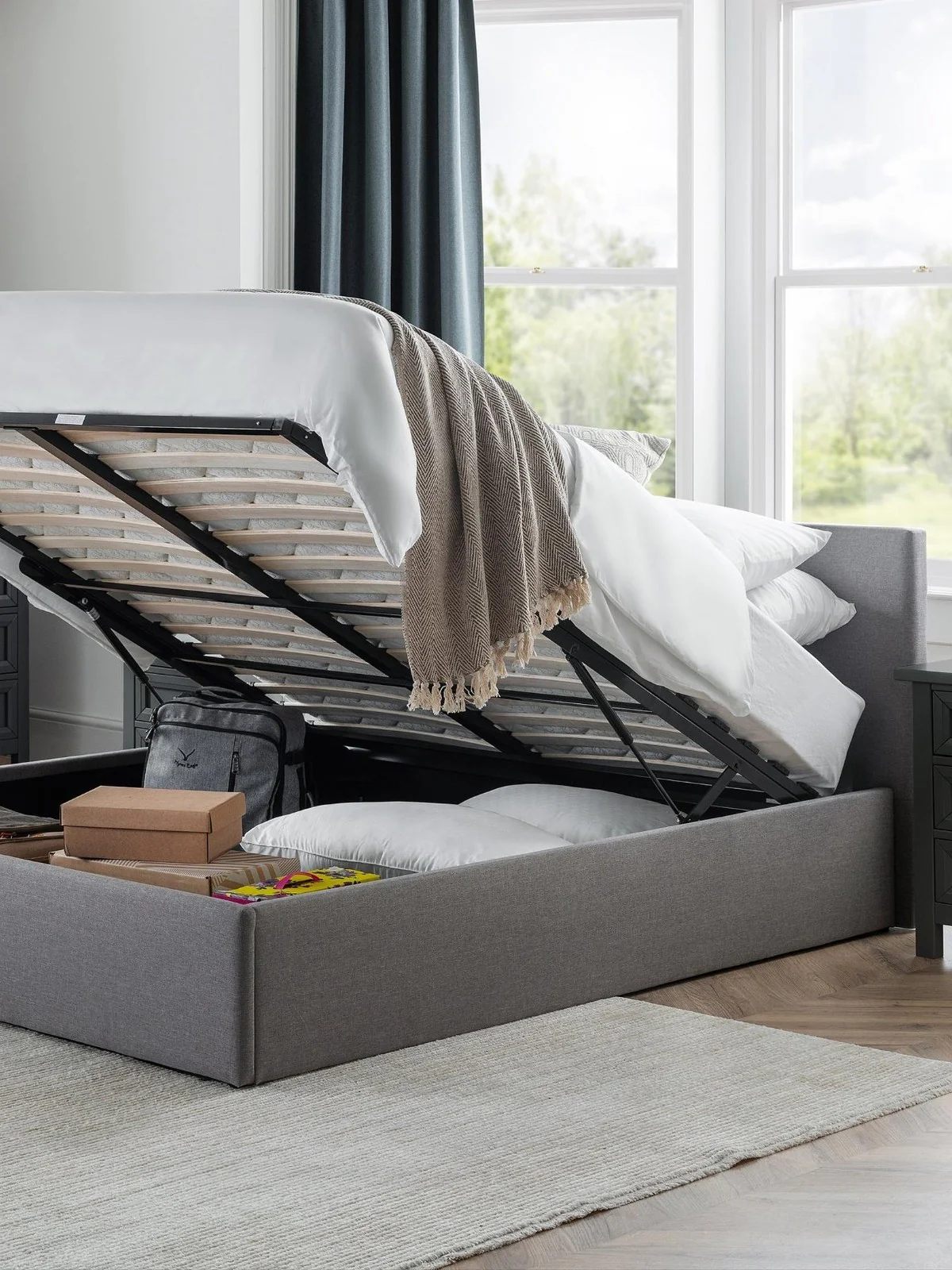 Julian Bowen Rialto Ottoman King Bed Light Grey | Linen Fabric Gas Lift Storage - Image 3