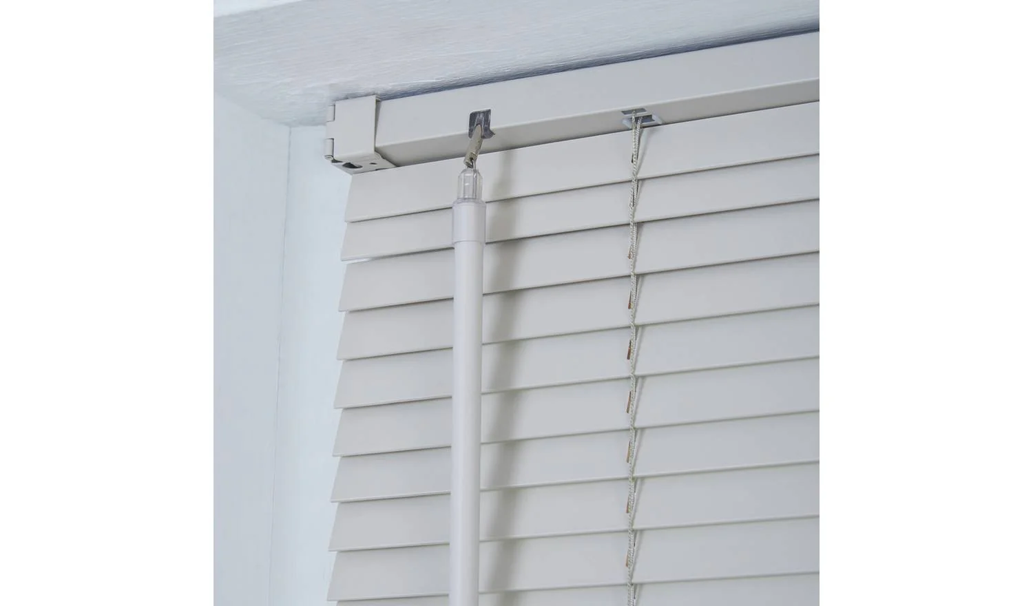 Little Black Book Basswood Grey 25mm Venetian Blind 130x160cm Light Filter - Image 2
