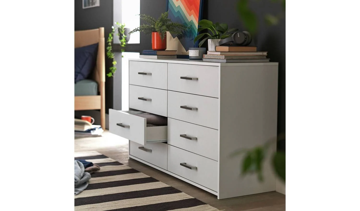 Oslo 8 Drawer Chest White Modern and Spacious Bedroom Storage Solution - Image 3
