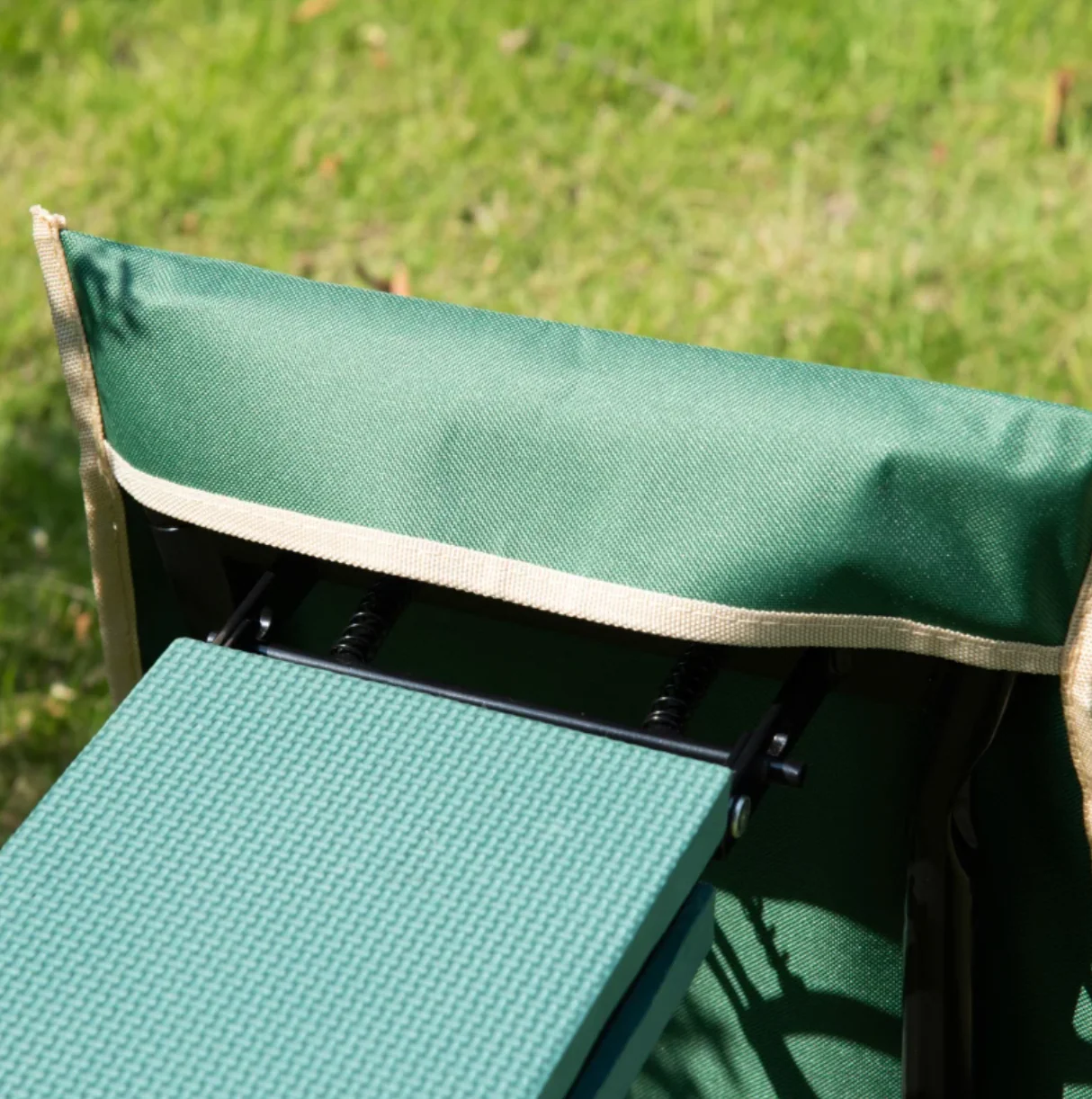 Outsunny Steel Frame Padded Garden Kneeler, with Tool Bag Green | Fast Delivery - Image 7